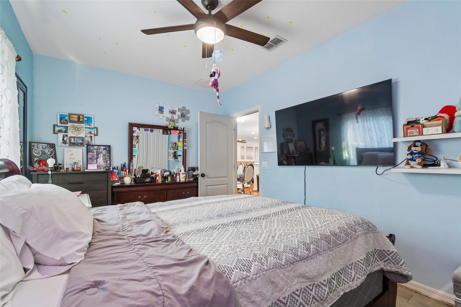 Image 25 of 35 For 13046 Linden Drive