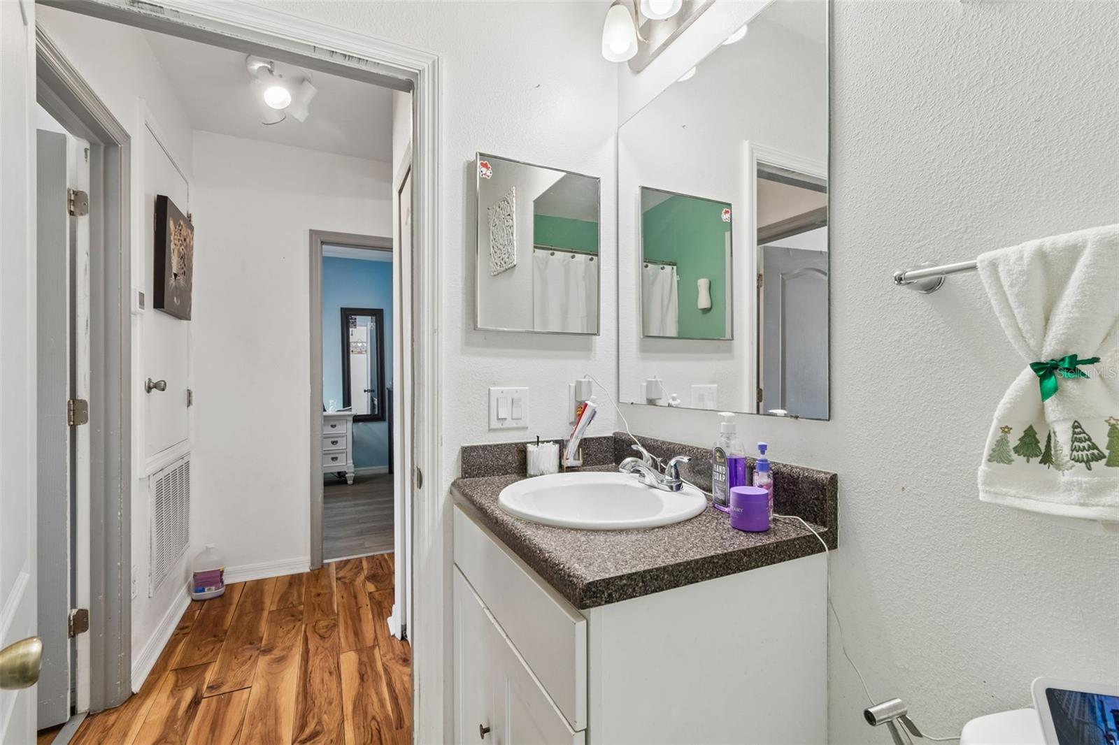 Image 26 of 35 For 13046 Linden Drive