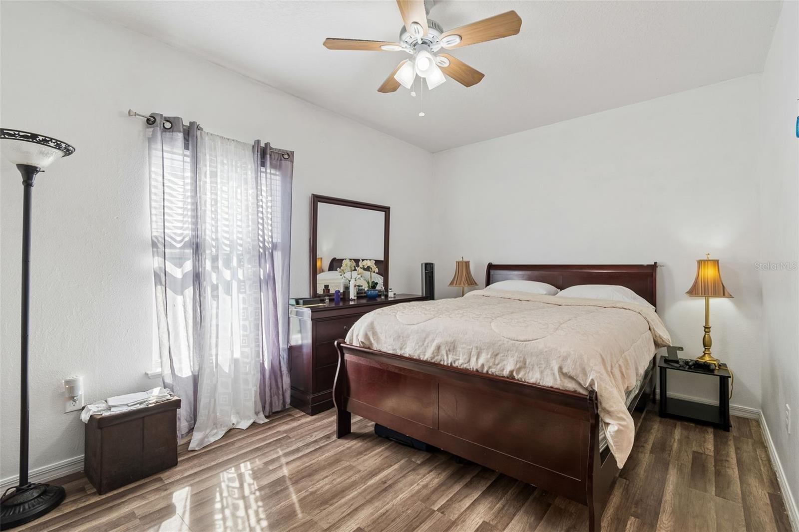 Image 27 of 35 For 13046 Linden Drive