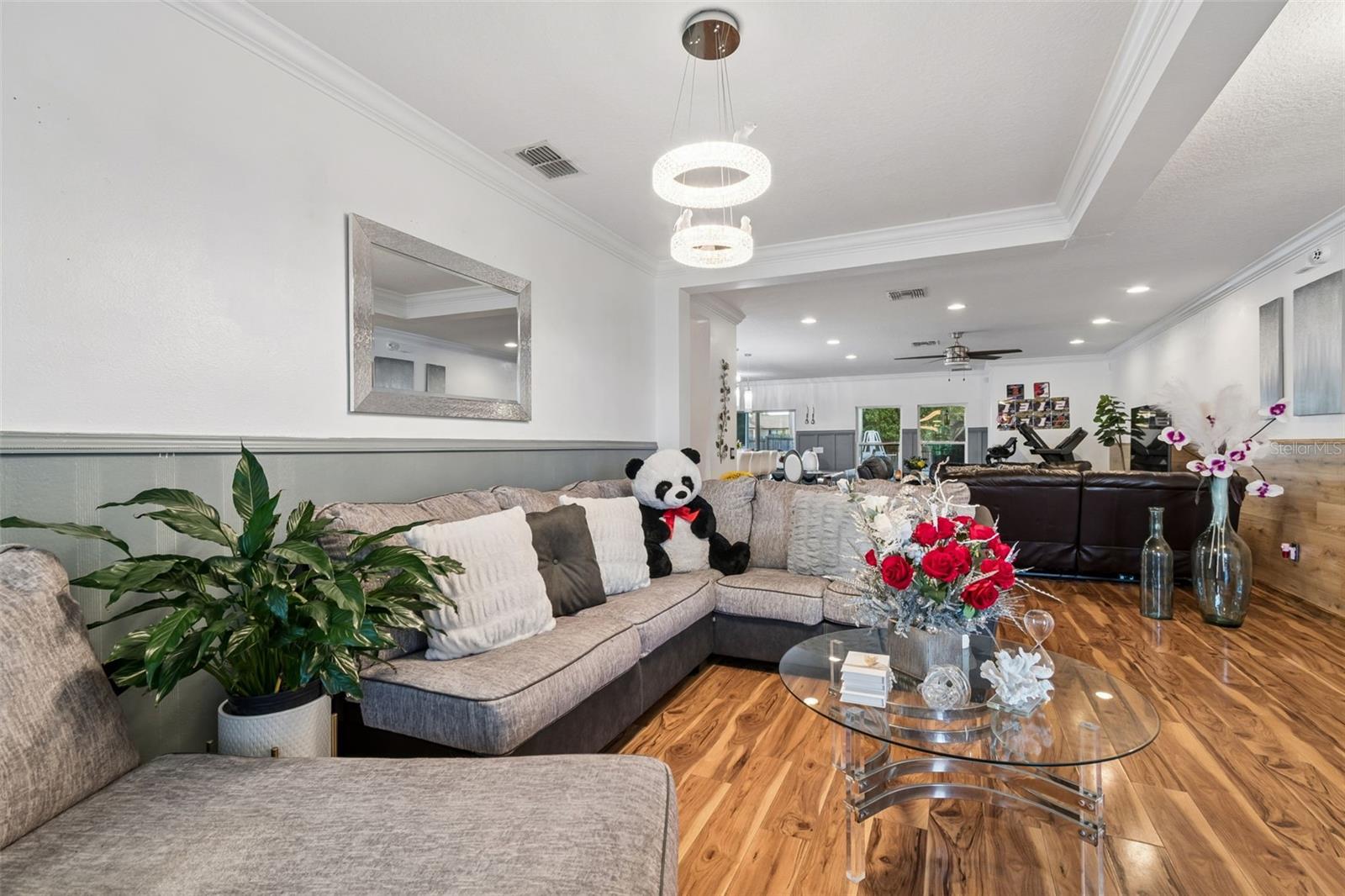 Image 5 of 35 For 13046 Linden Drive