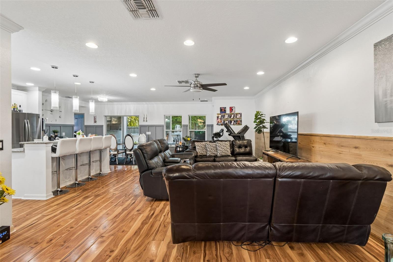 Image 6 of 35 For 13046 Linden Drive