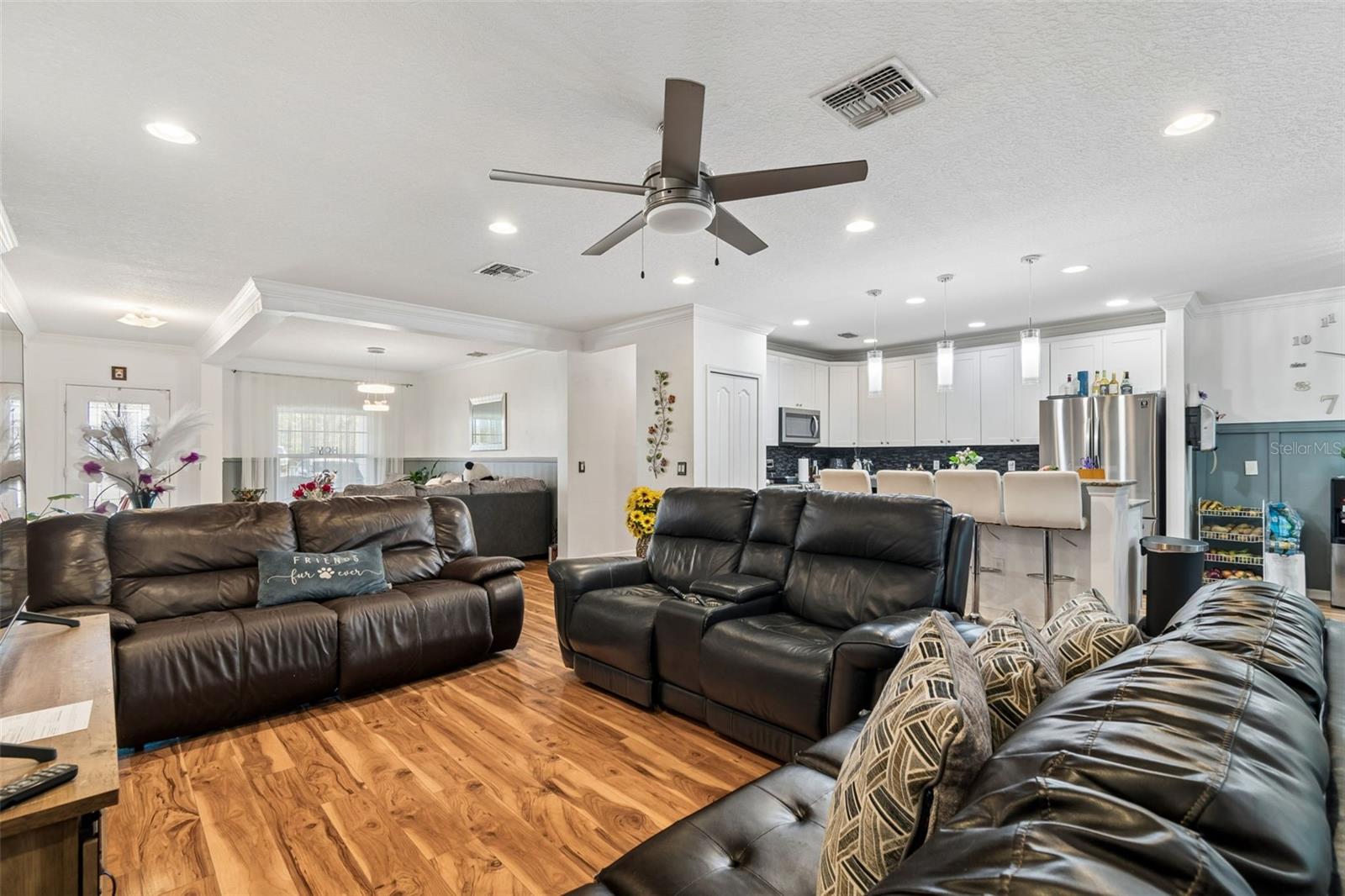 Image 7 of 35 For 13046 Linden Drive