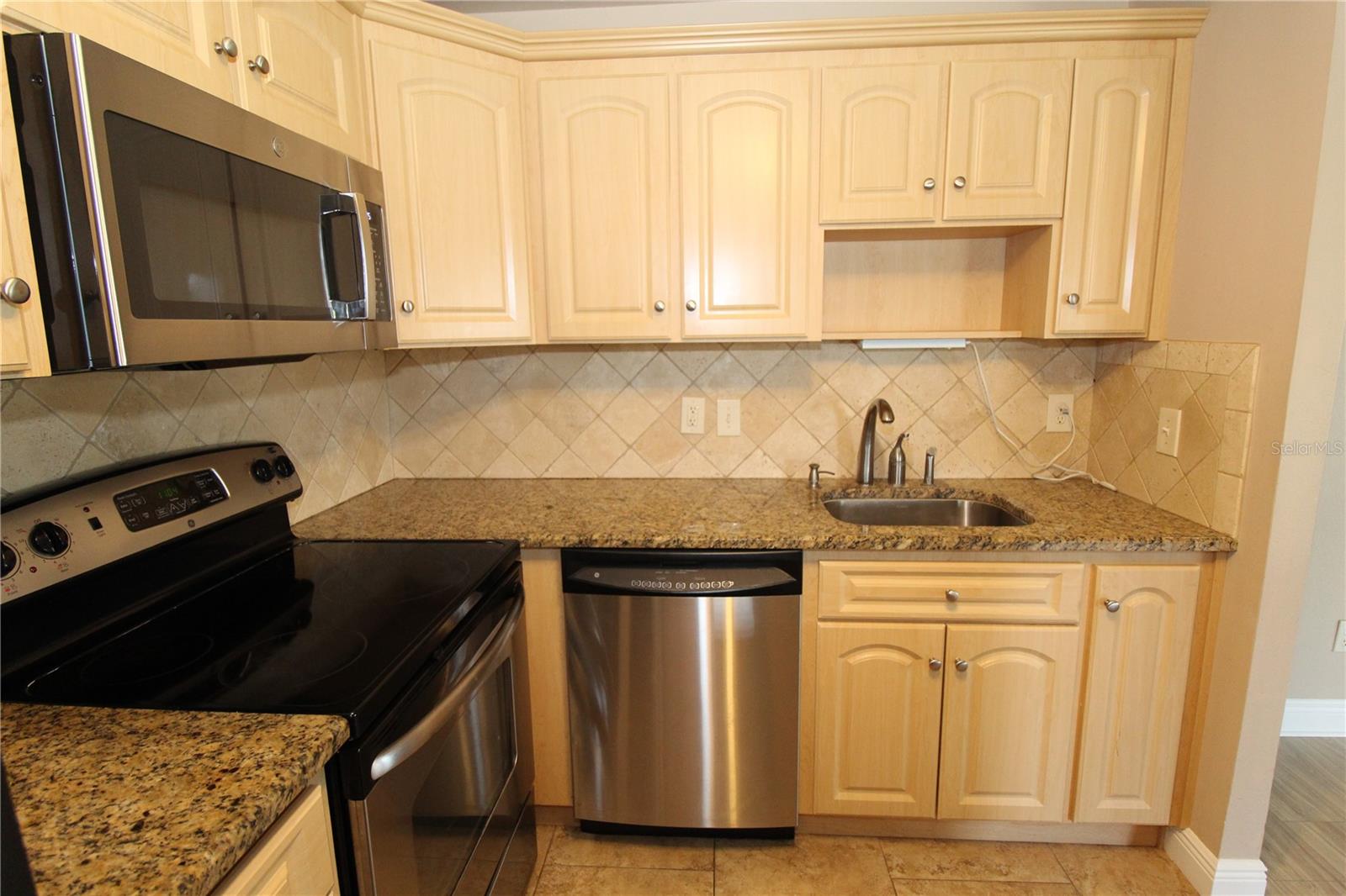 Image 10 of 38 For 2202 Clubhouse Drive 187