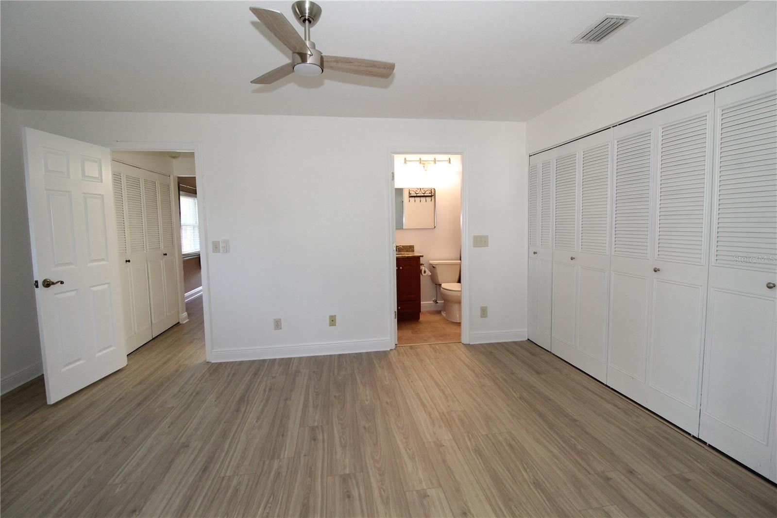 Image 16 of 38 For 2202 Clubhouse Drive 187