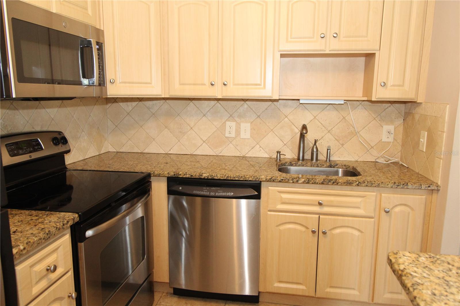 Image 8 of 38 For 2202 Clubhouse Drive 187