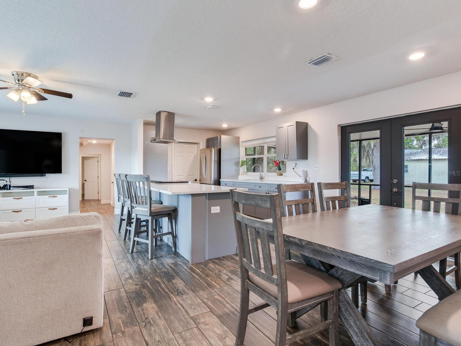 Listing photo id 7 for 9819 Allen Road