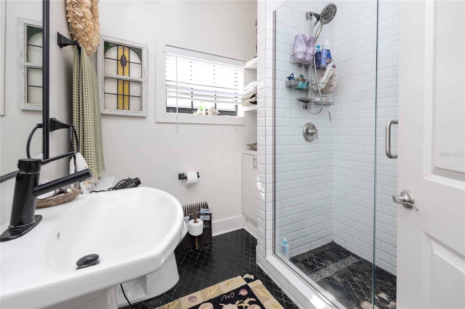 Image 6 of 23 For 1020 Rome Avenue A