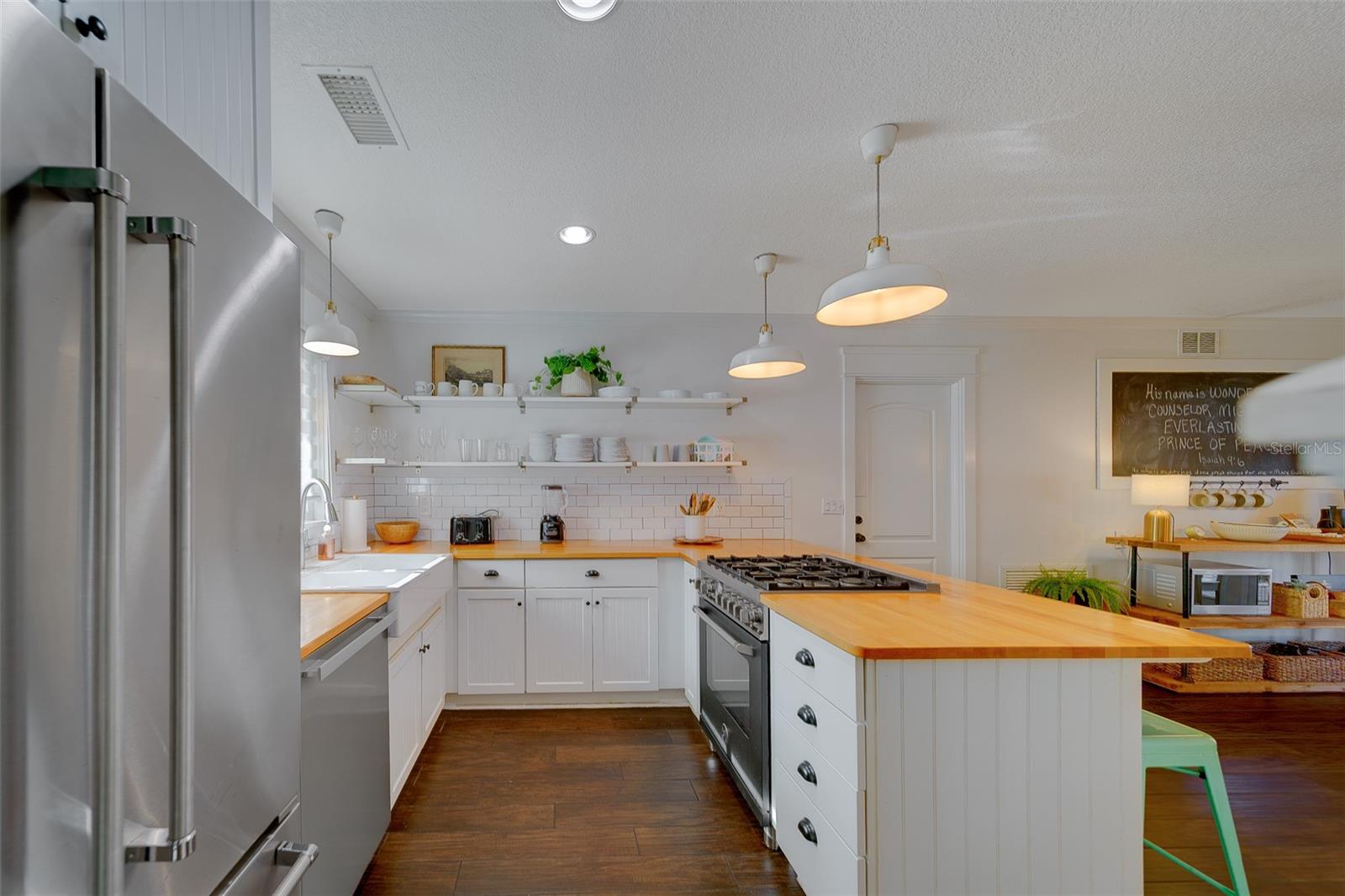 Image 14 of 58 For 14984 Newport Road