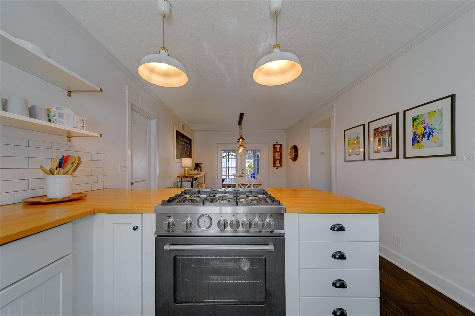 Image 17 of 58 For 14984 Newport Road