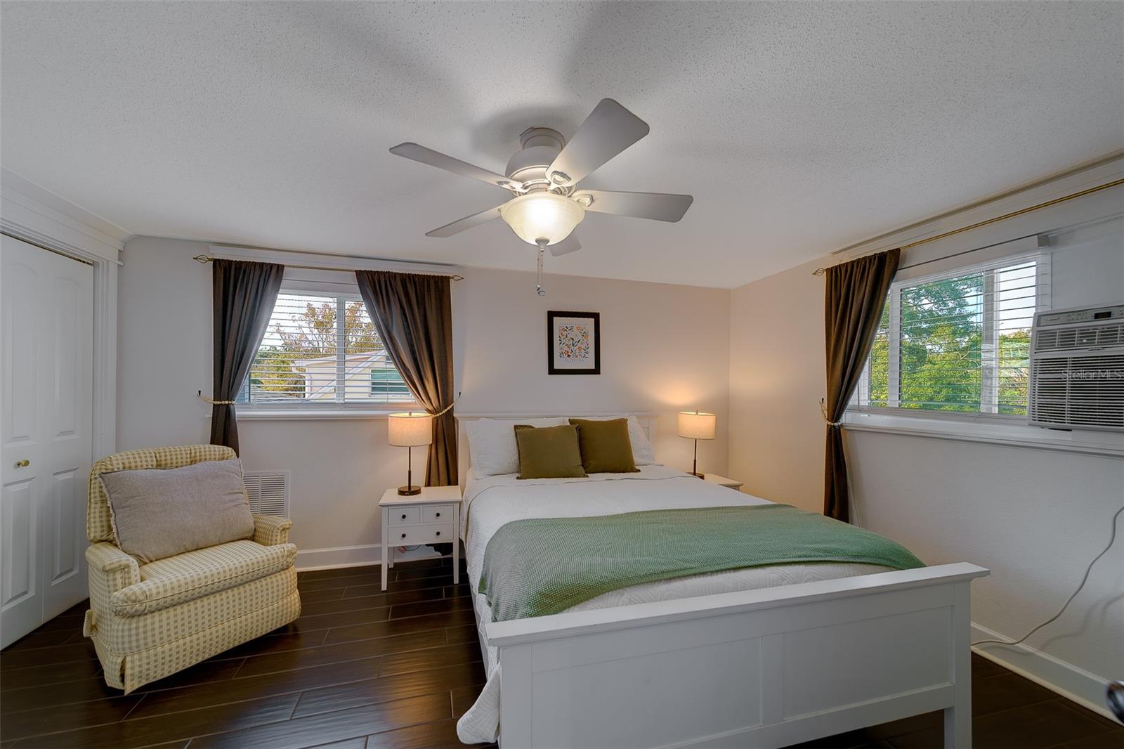 Image 23 of 58 For 14984 Newport Road