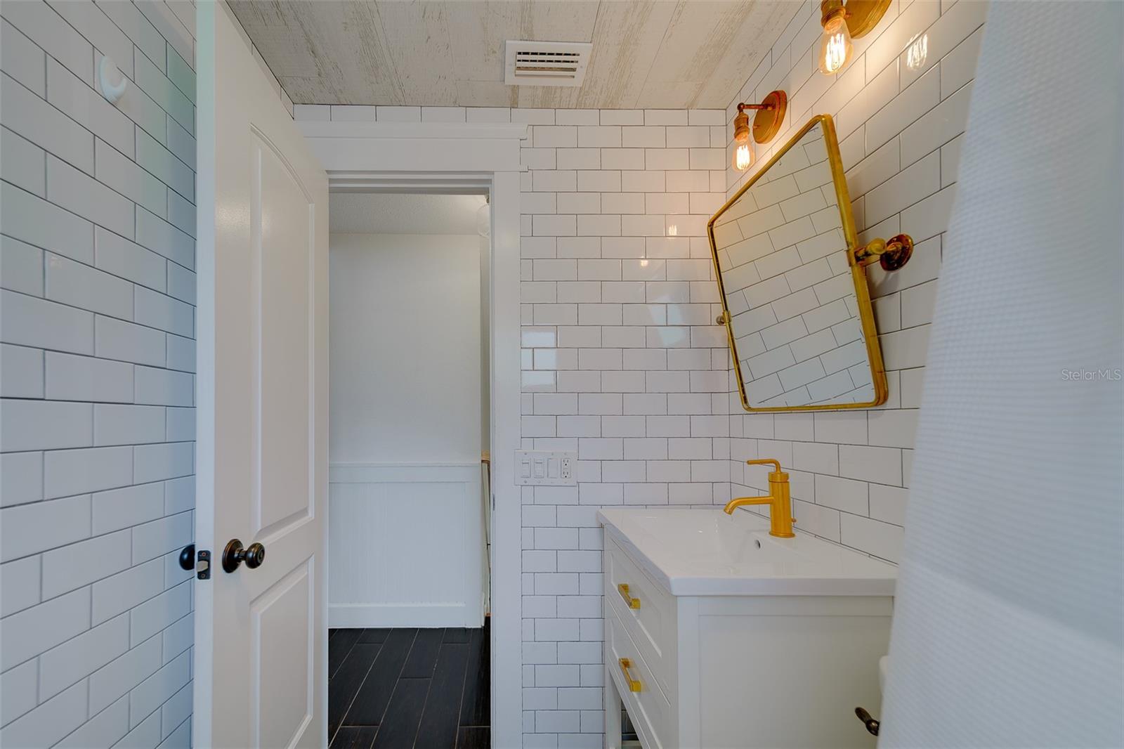 Image 25 of 58 For 14984 Newport Road