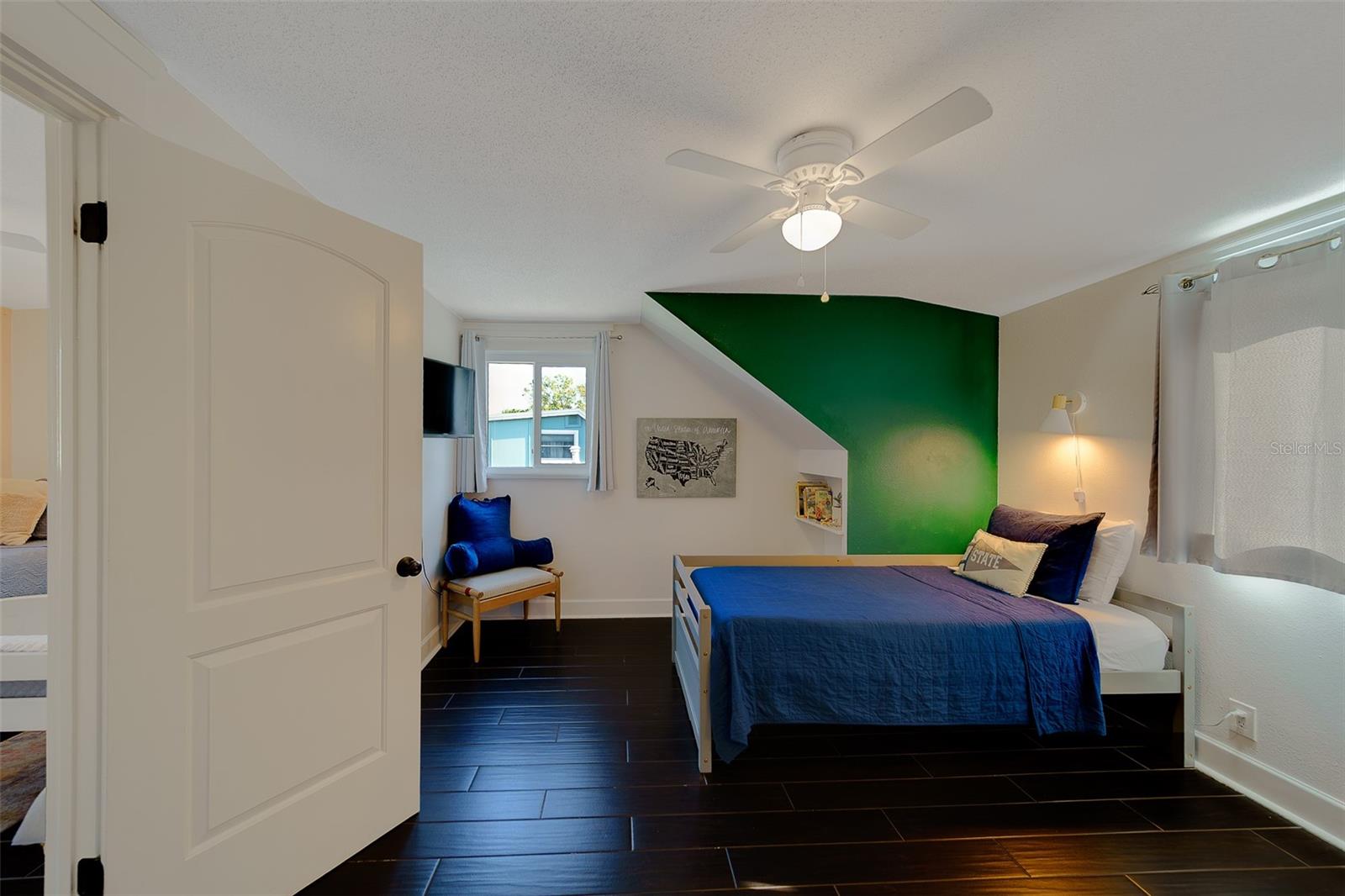 Image 33 of 58 For 14984 Newport Road