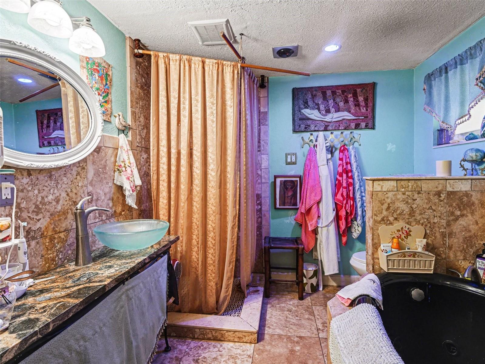 Image 12 of 17 For 5301 Angeles Avenue