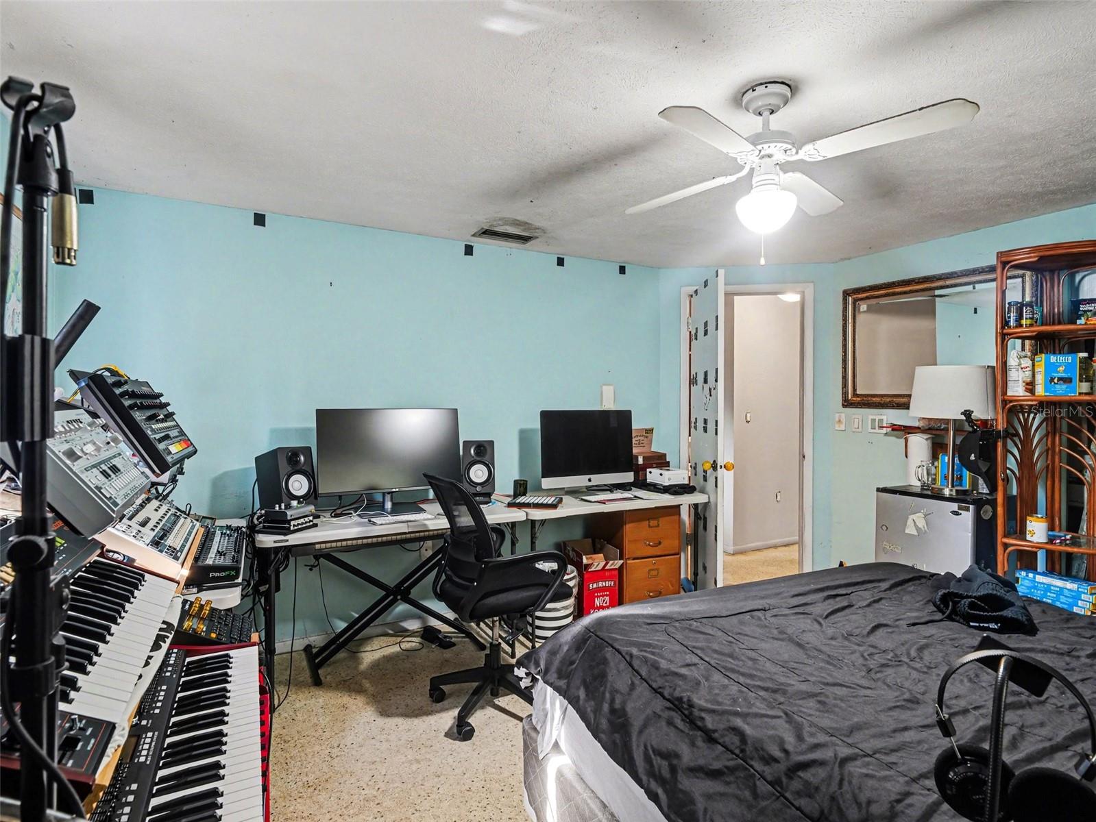 Image 13 of 17 For 5301 Angeles Avenue