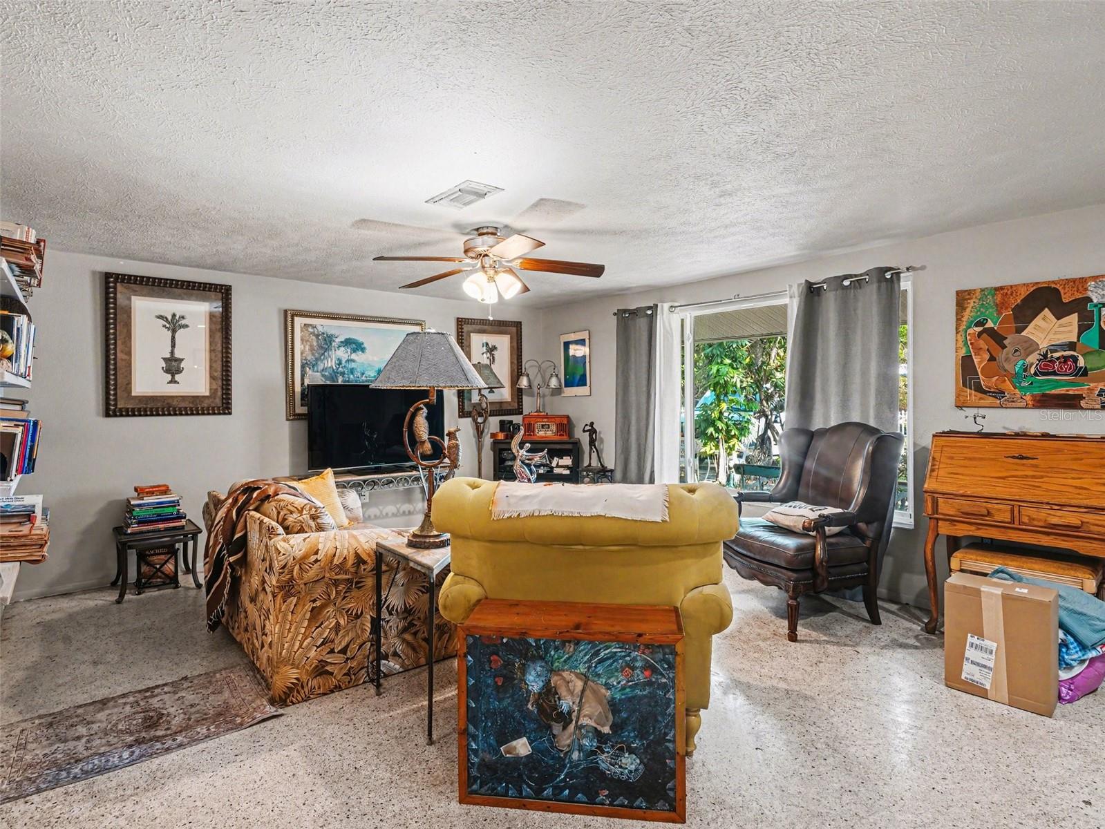 Image 2 of 17 For 5301 Angeles Avenue