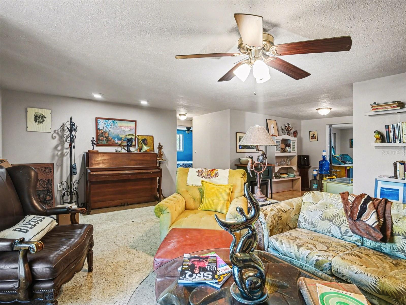 Image 8 of 17 For 5301 Angeles Avenue