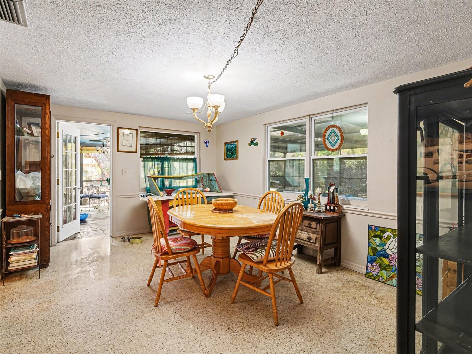 Image 9 of 17 For 5301 Angeles Avenue