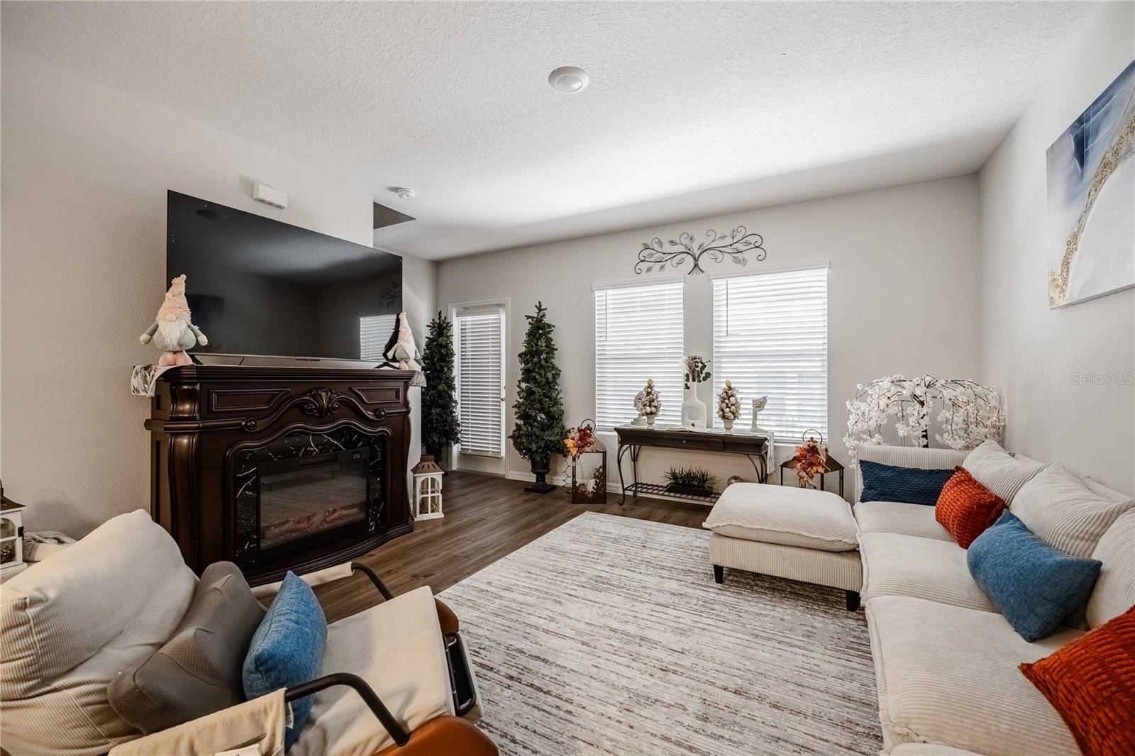 Image 14 of 36 For 4345 Hillock Boulevard