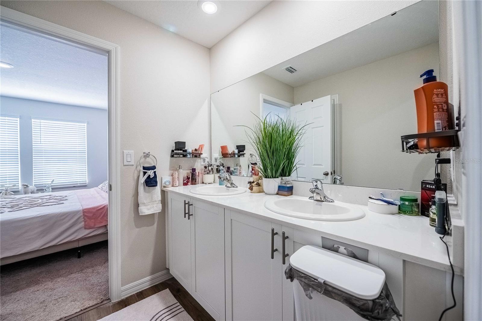 Image 19 of 36 For 4345 Hillock Boulevard