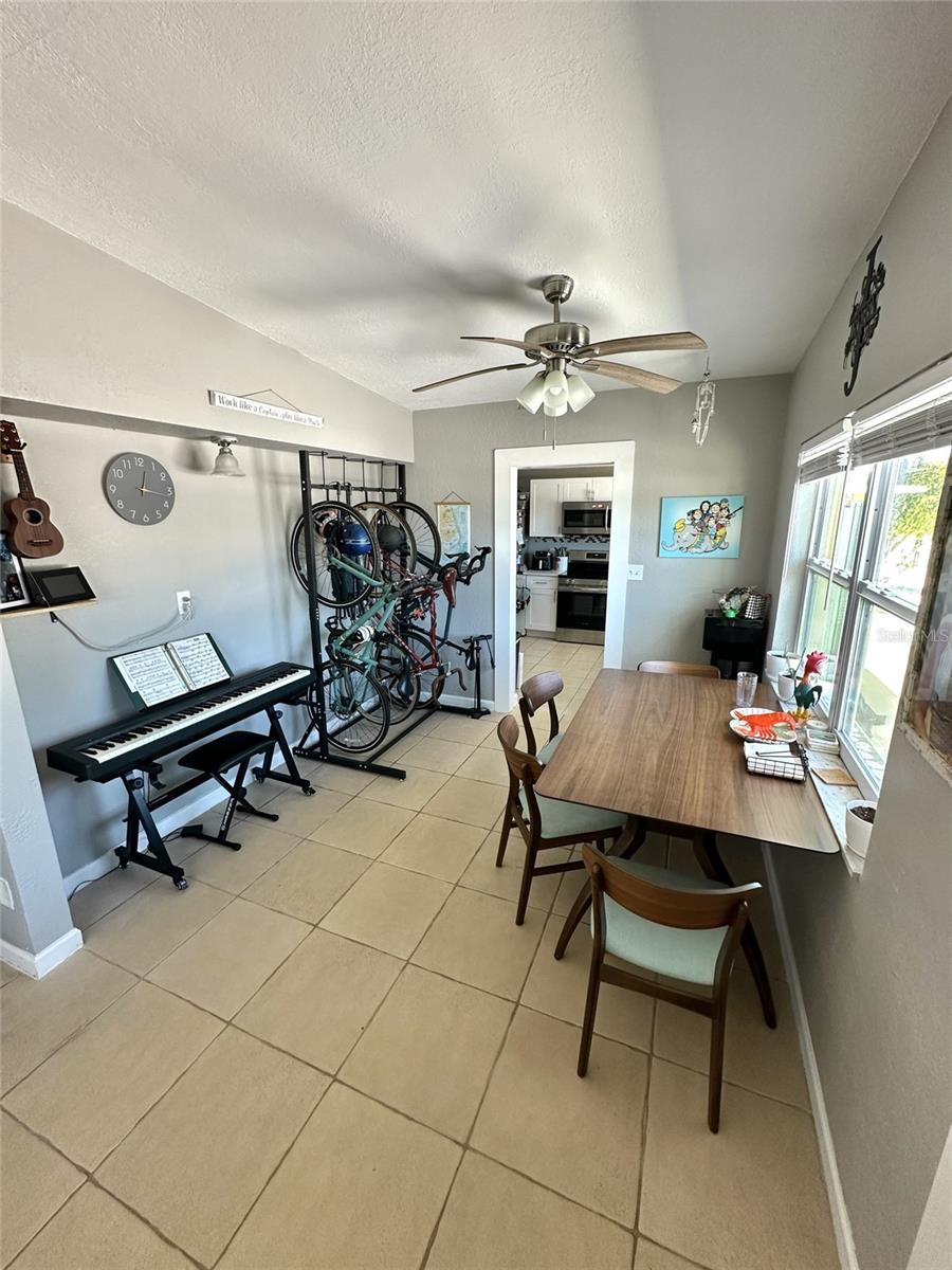 Image 4 of 25 For 15398 2nd Street E