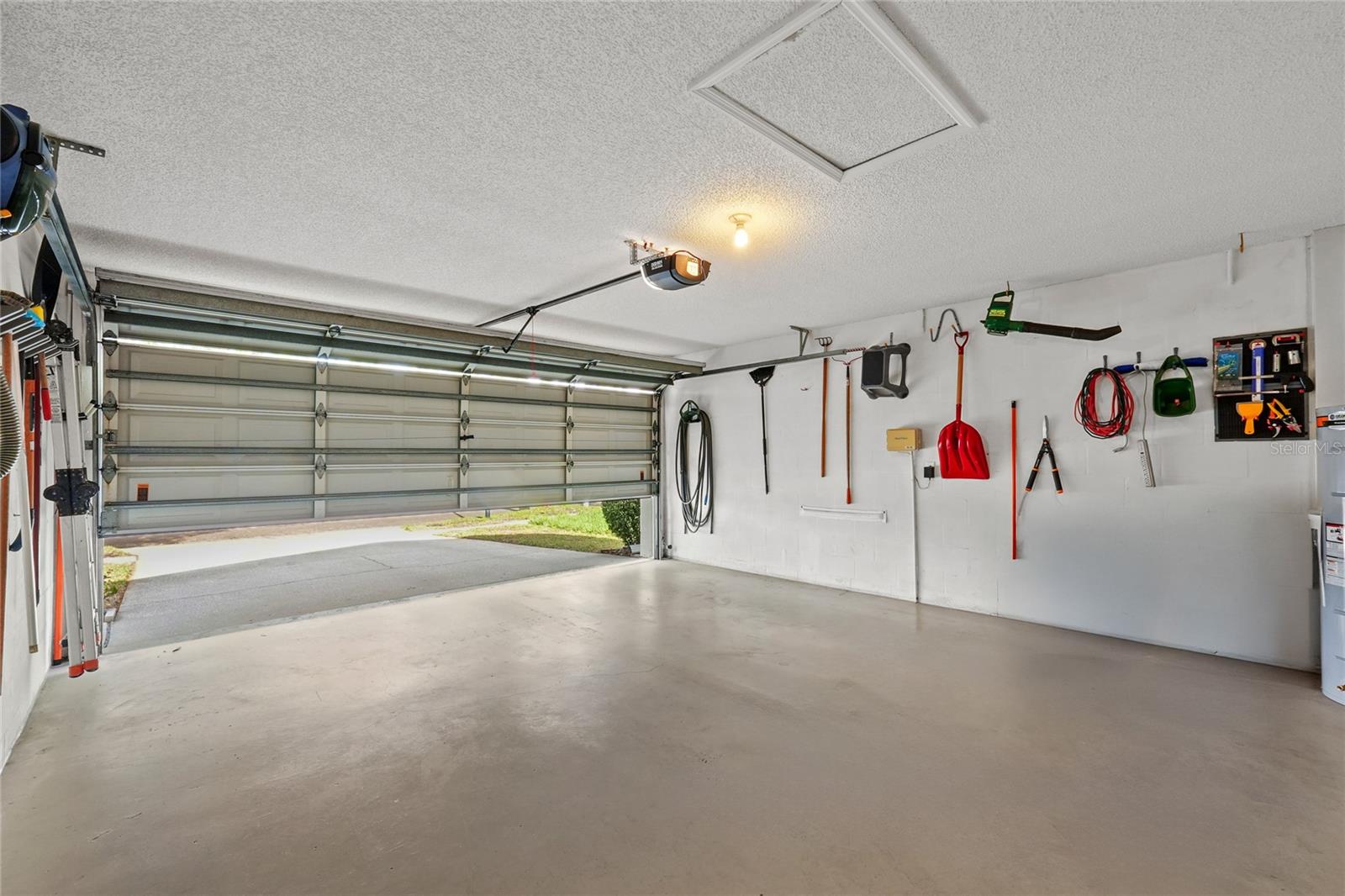 Image 22 of 44 For 13010 Royal George Avenue