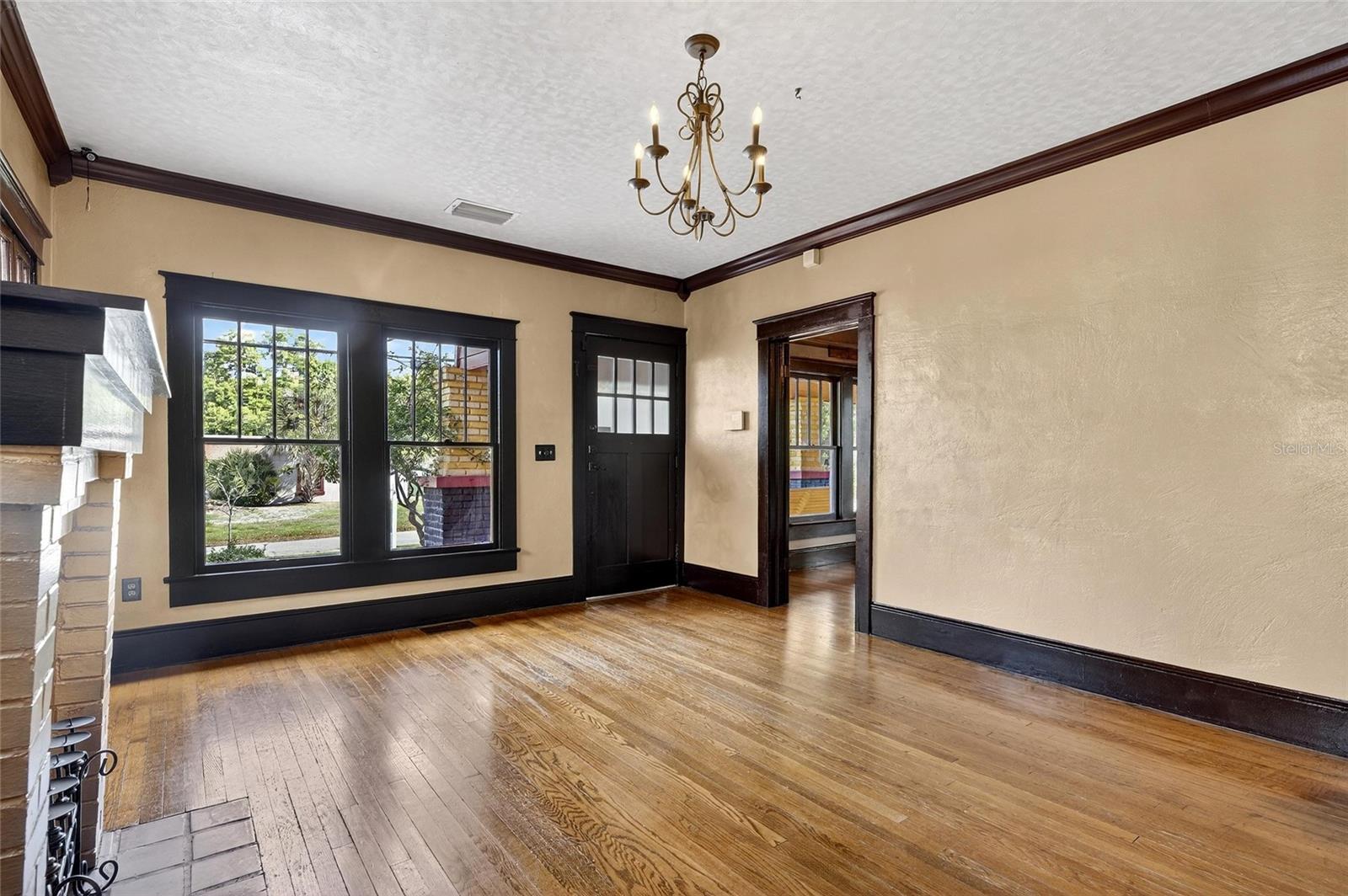 Image 10 of 53 For 810 River Heights Avenue