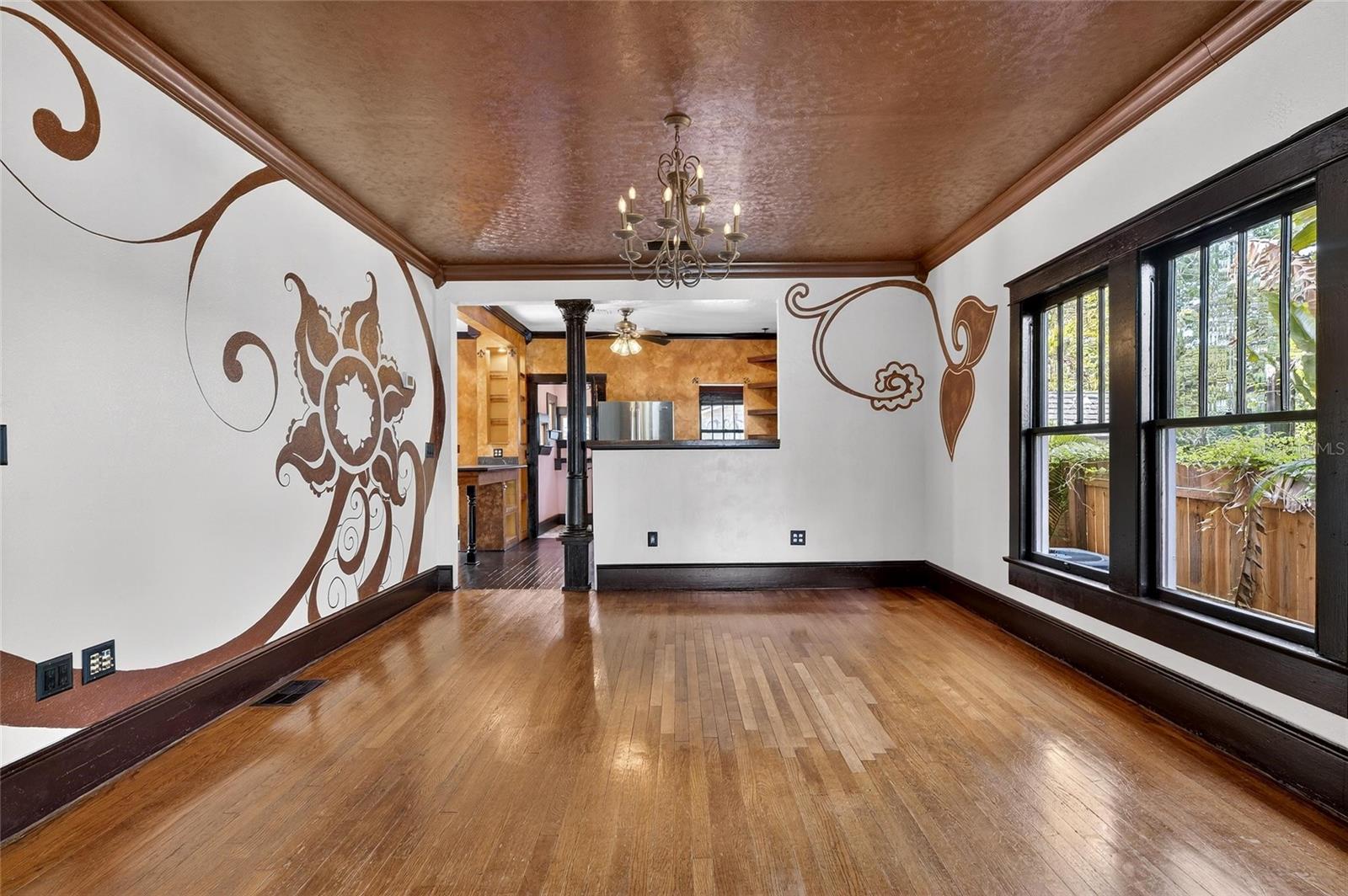 Image 11 of 53 For 810 River Heights Avenue