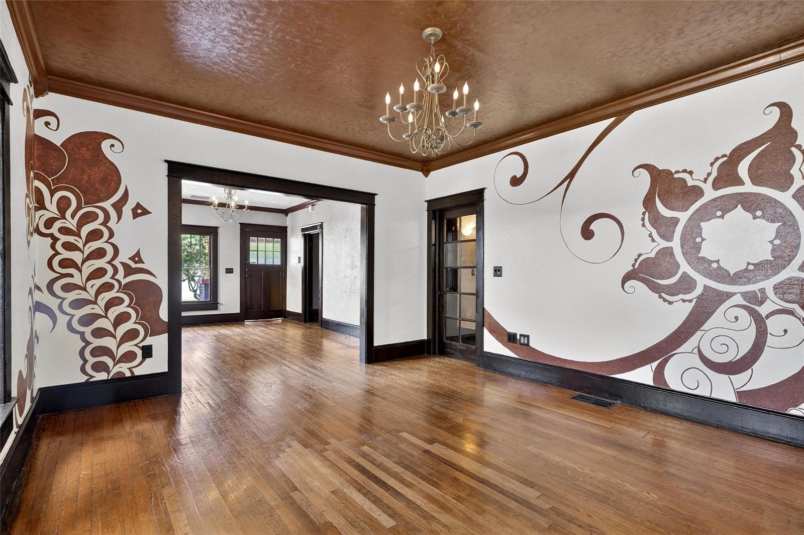 Image 13 of 53 For 810 River Heights Avenue