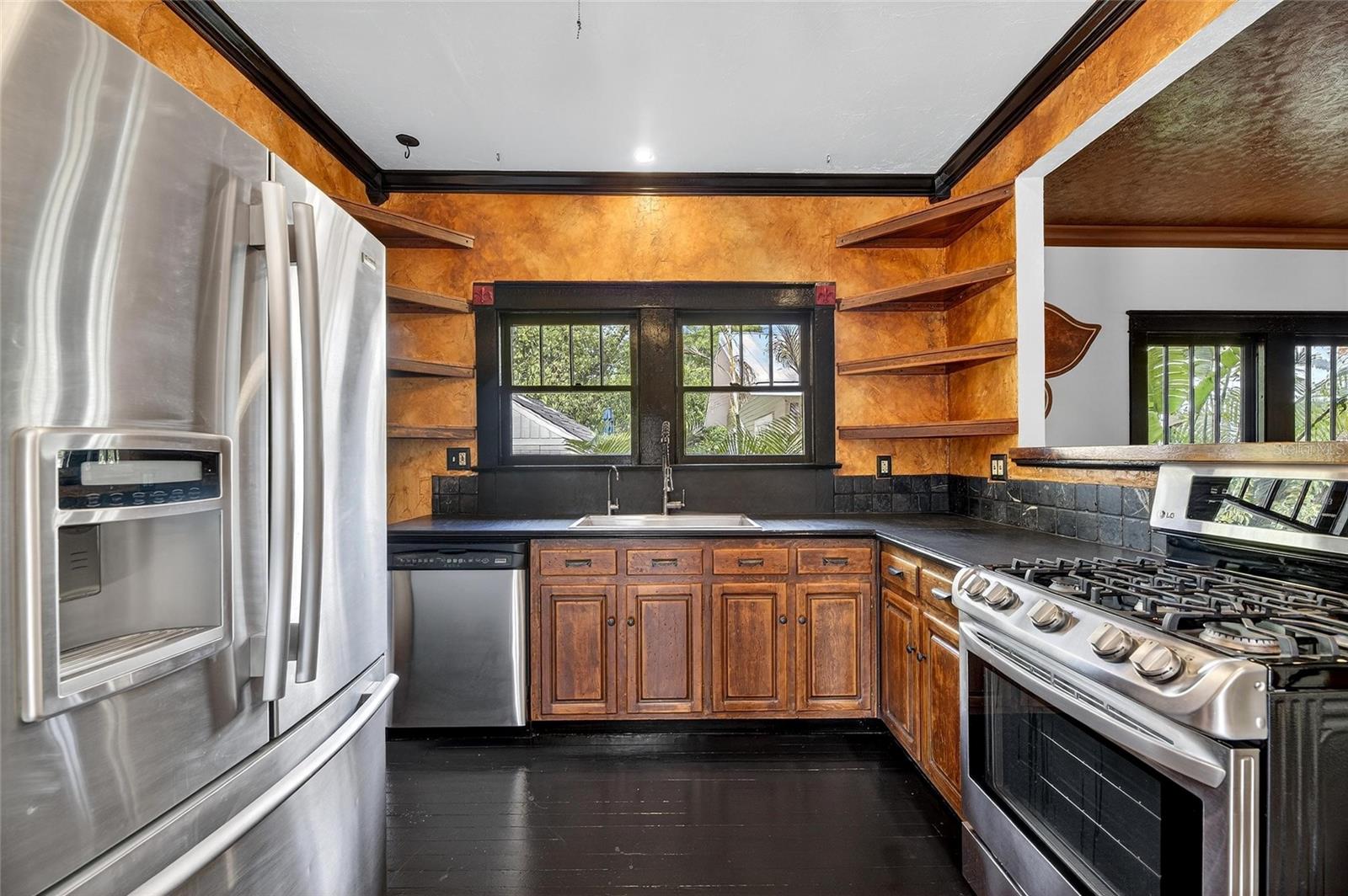 Image 17 of 53 For 810 River Heights Avenue