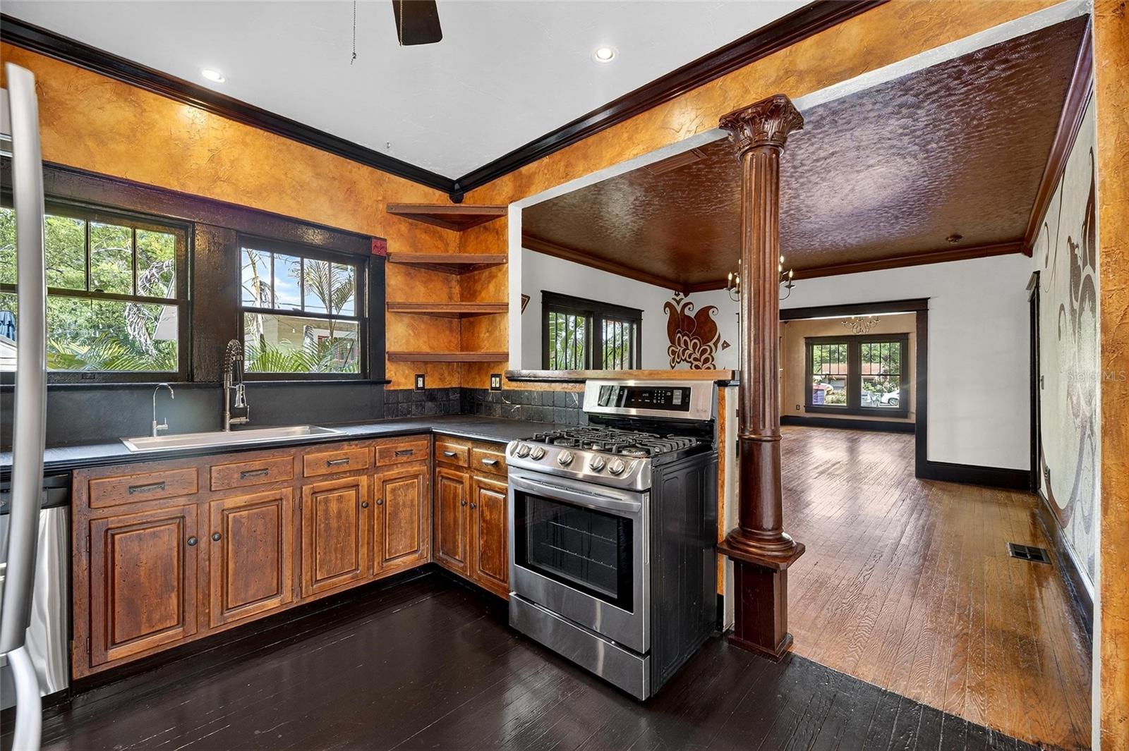 Image 18 of 53 For 810 River Heights Avenue