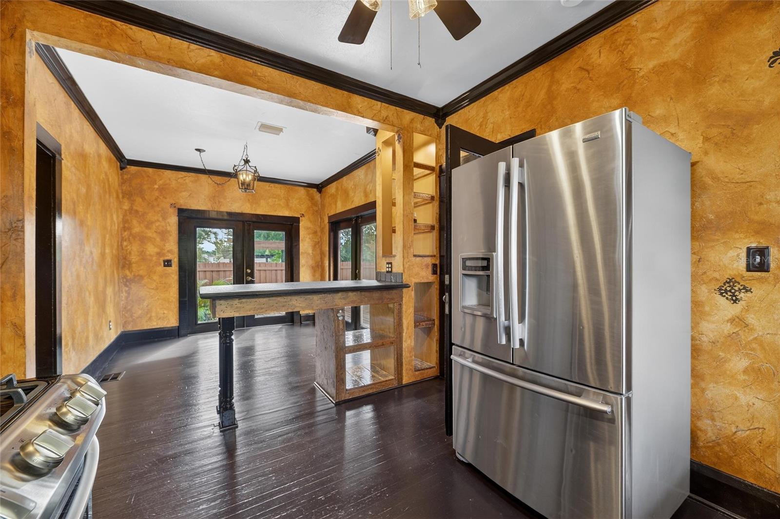 Image 19 of 53 For 810 River Heights Avenue