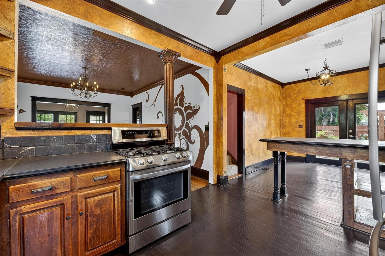 Image 20 of 53 For 810 River Heights Avenue