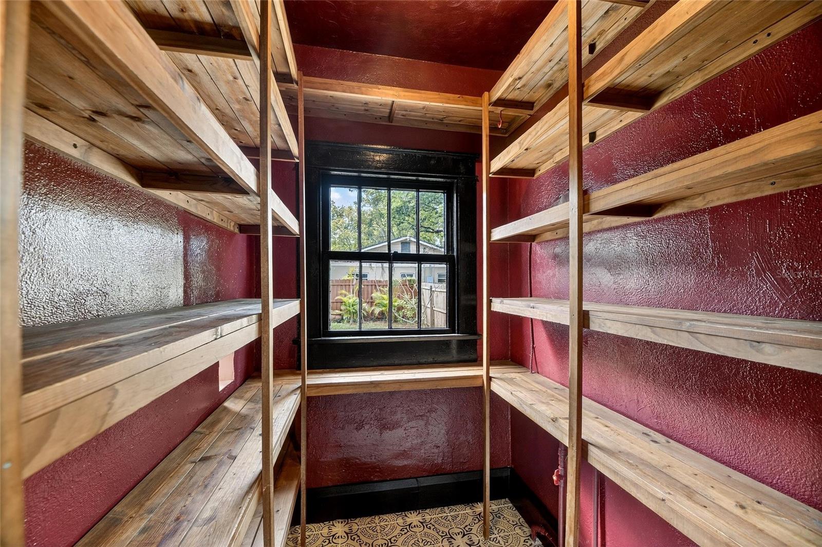 Image 21 of 53 For 810 River Heights Avenue