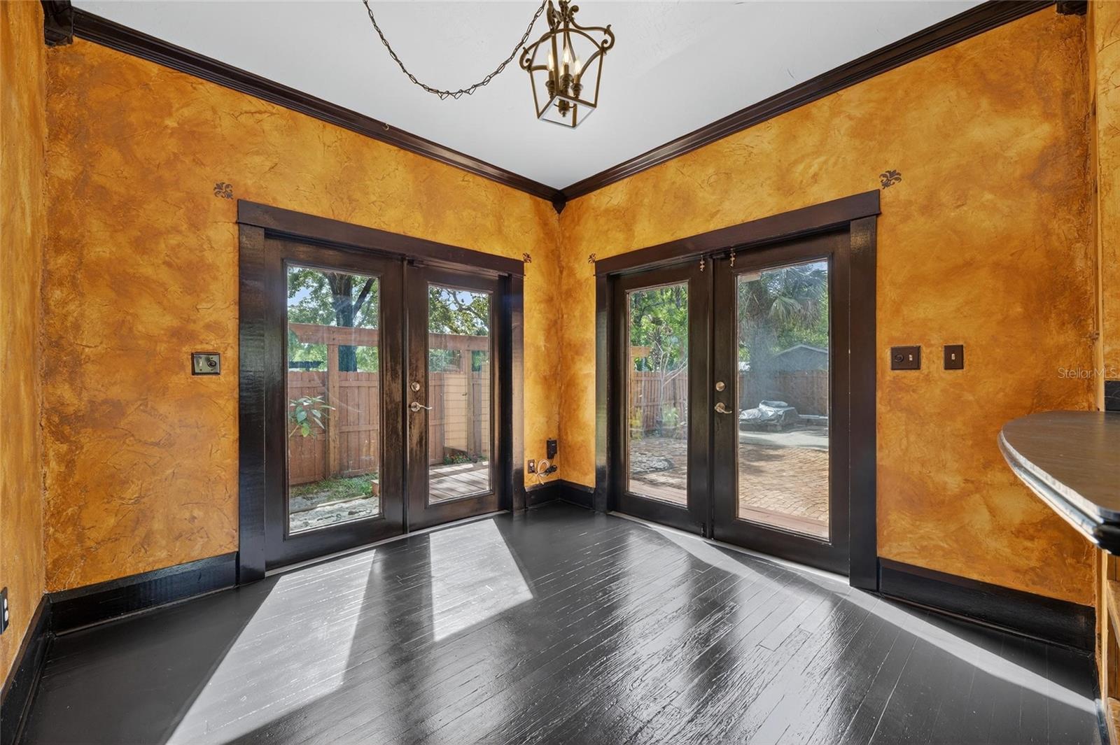 Image 23 of 53 For 810 River Heights Avenue