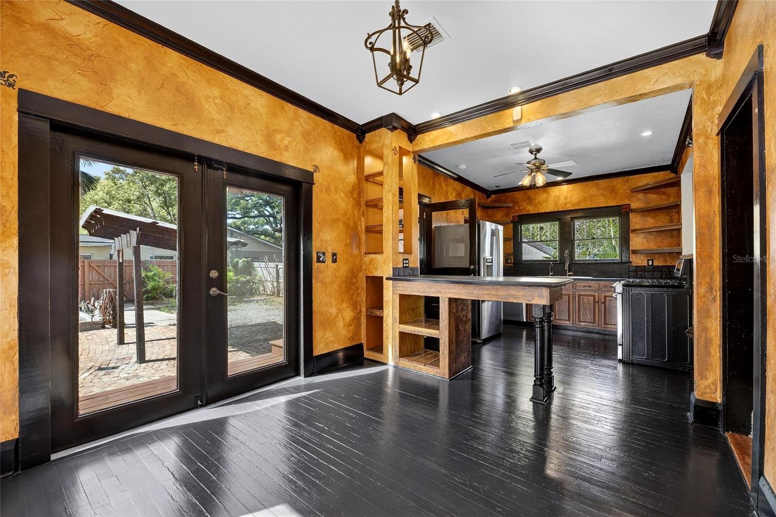 Image 24 of 53 For 810 River Heights Avenue