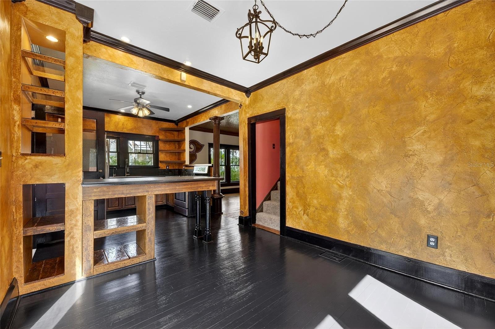 Image 25 of 53 For 810 River Heights Avenue