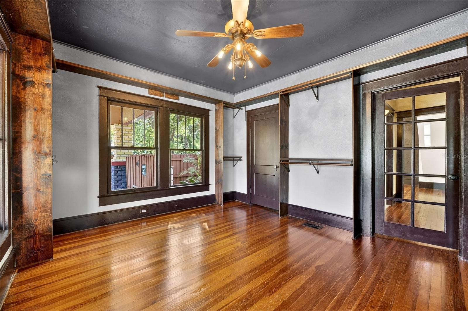 Image 26 of 53 For 810 River Heights Avenue