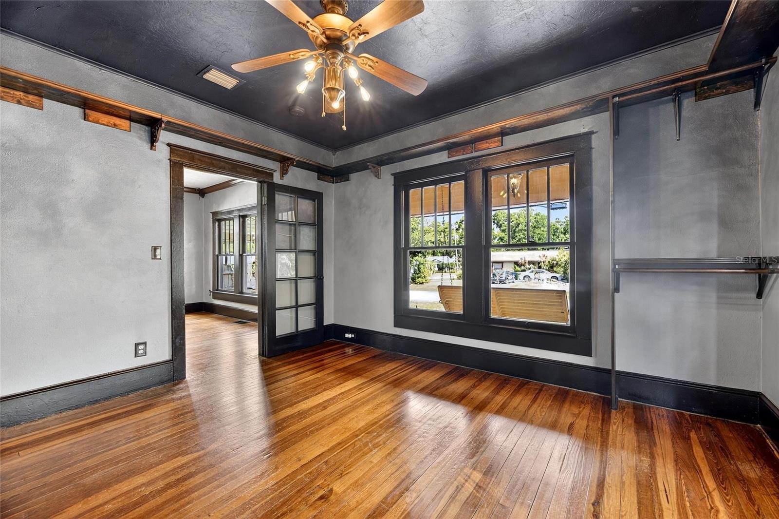 Image 28 of 53 For 810 River Heights Avenue