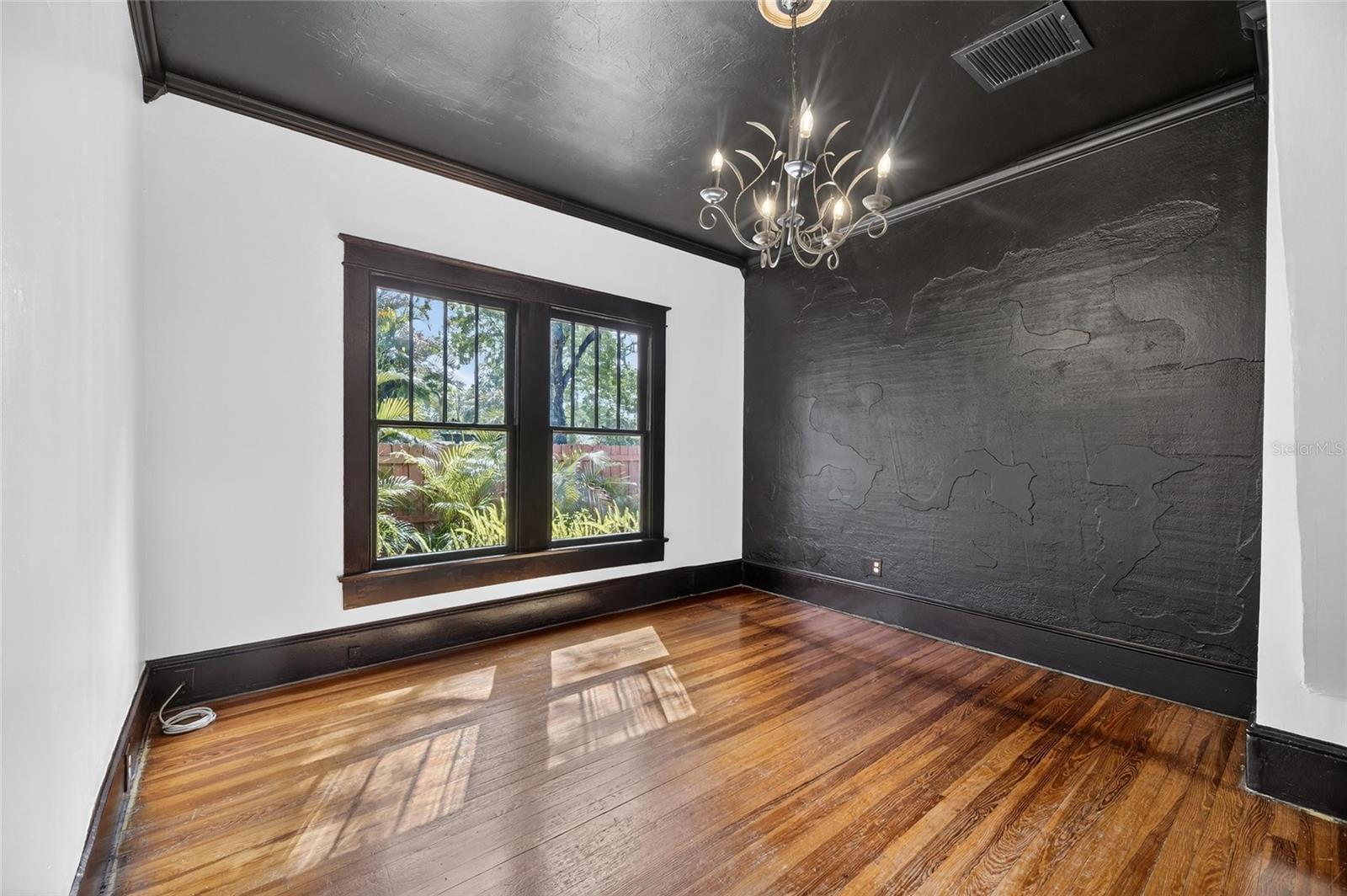 Image 32 of 53 For 810 River Heights Avenue