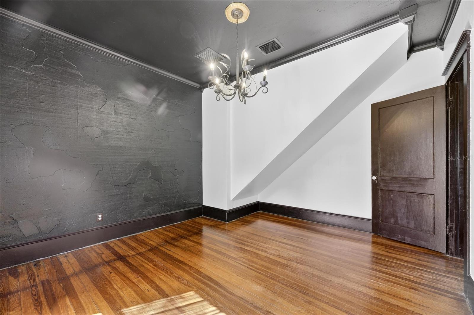 Image 33 of 53 For 810 River Heights Avenue