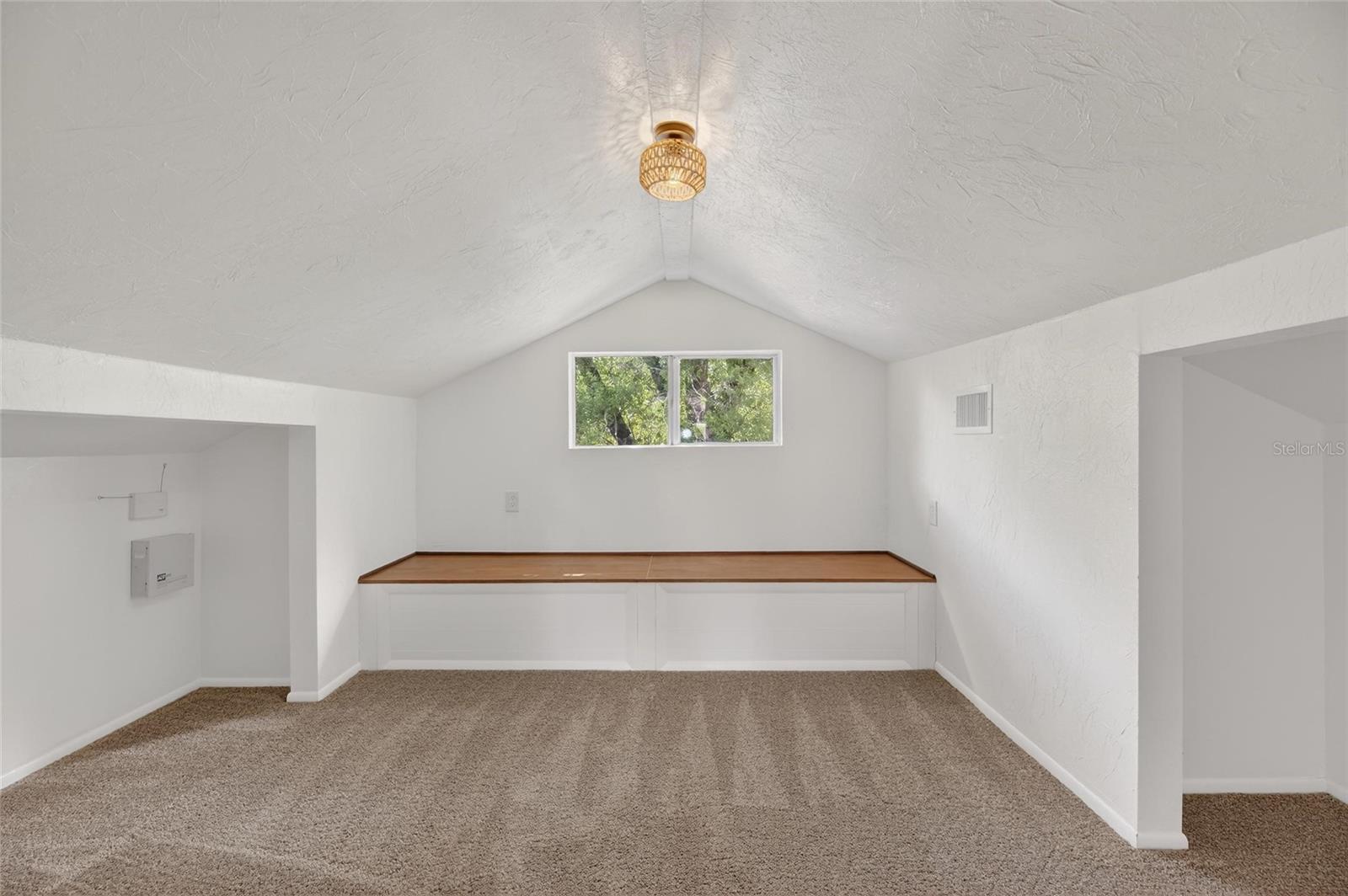 Image 38 of 53 For 810 River Heights Avenue