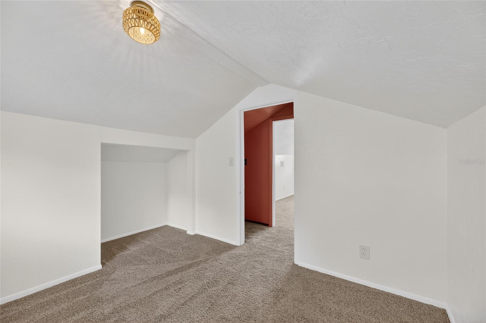 Image 40 of 53 For 810 River Heights Avenue