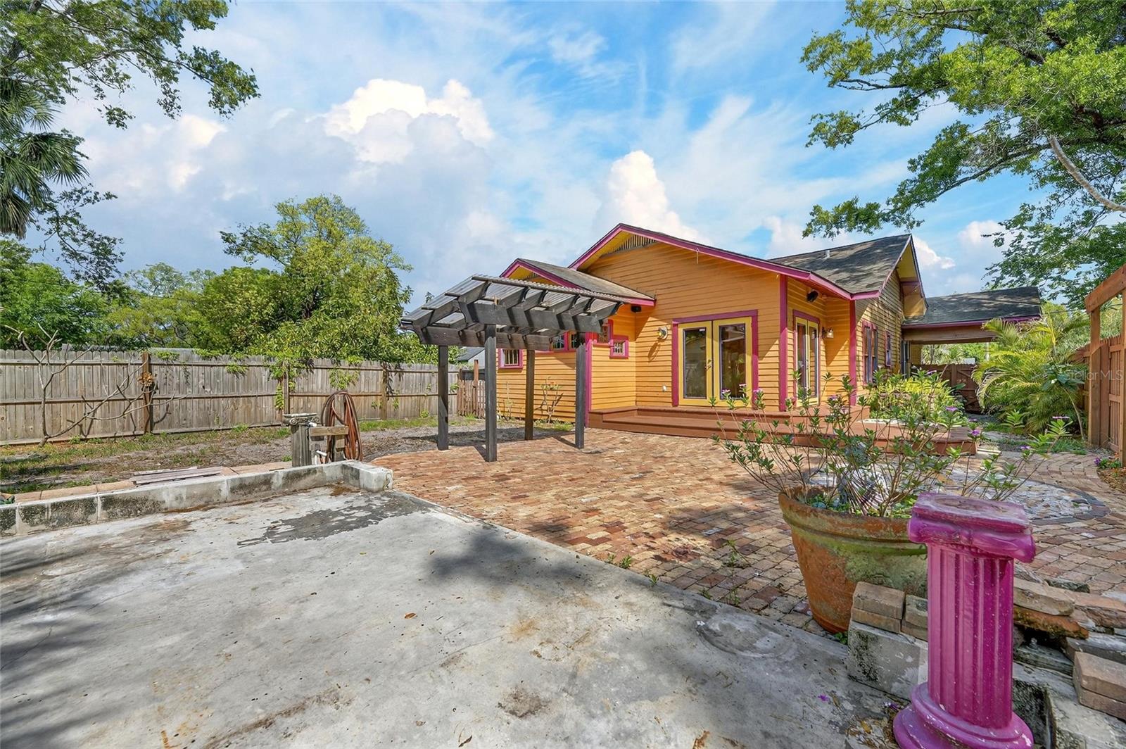 Image 45 of 53 For 810 River Heights Avenue