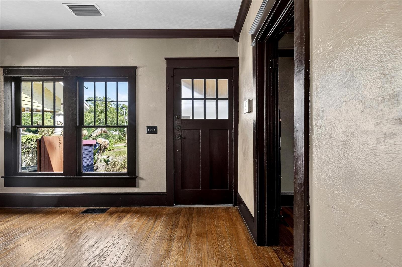 Image 5 of 53 For 810 River Heights Avenue