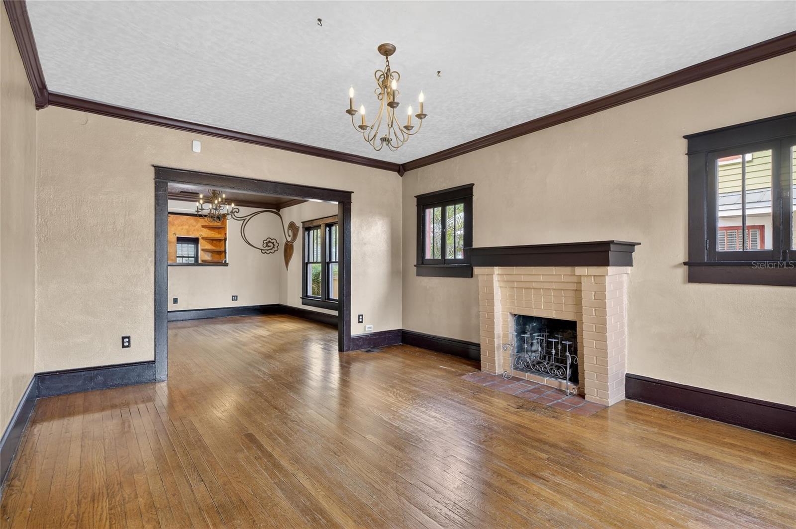 Image 6 of 53 For 810 River Heights Avenue