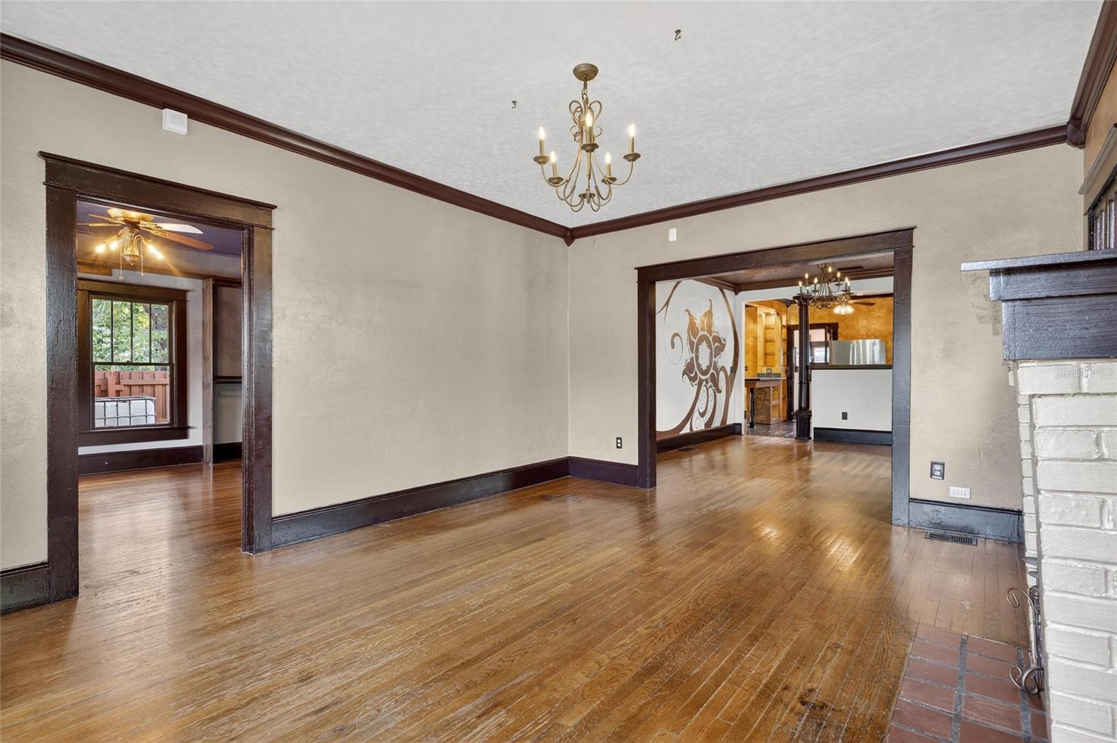 Image 7 of 53 For 810 River Heights Avenue