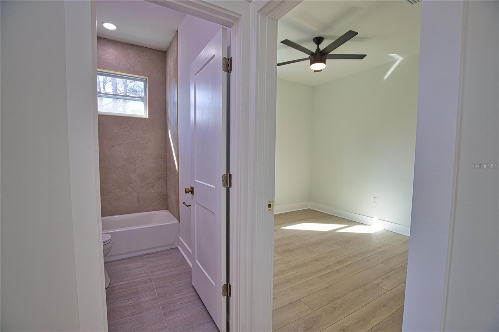 Image 17 of 21 For 5 Mate Drive