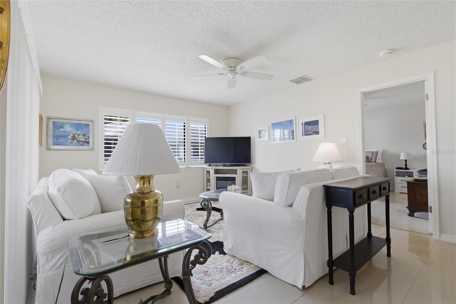 Image 14 of 31 For 2701 Countryside Boulevard 101