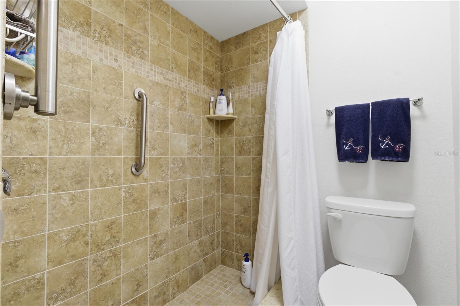 Image 19 of 31 For 2701 Countryside Boulevard 101