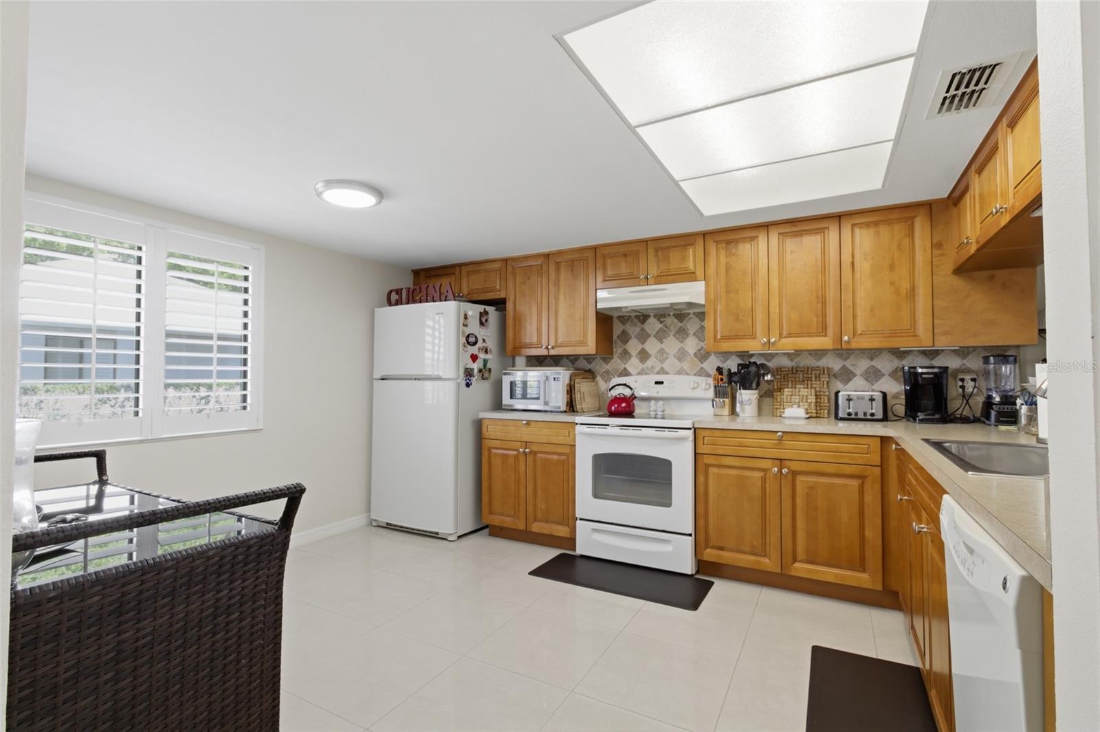 Image 7 of 31 For 2701 Countryside Boulevard 101